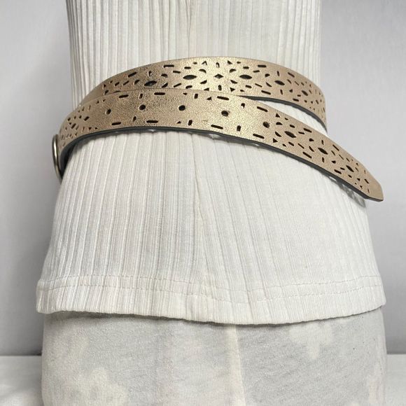 Kohls Womens Reversable Belt Large Waist Black Gold Perforated Pattern - Picture 8 of 16